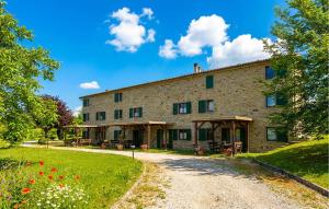 2 Bedroom Amazing Apartment In Loiano