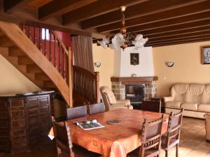 Maison avec cheminée et grand terrain, proche nature et randonnées - FR-1-582-239