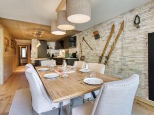 Appartement moderne, 4 ad., 2 enf., Courchevel - FR-1-562-93
