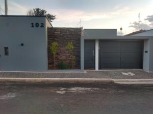 Casa com piscina aquecida e área gourmet