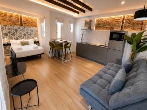 Stay Near El Rastro for 4