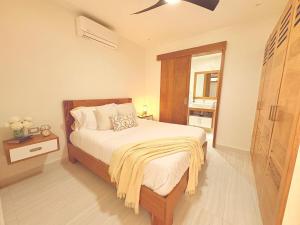 Luxurious Beachside Condo