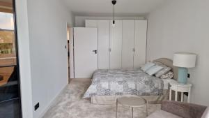Pinea 125 nad SAMYM morzem, baseny, spa, sauny, parking, dwa balkony