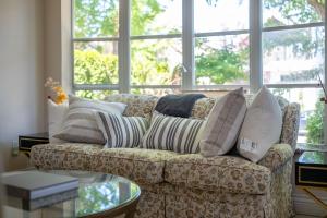 Chic 3BR Main&Upper Floor Home-Easy Transit & UBC