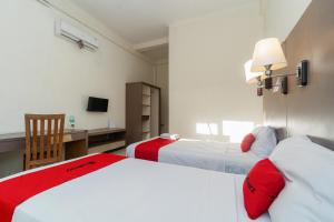 RedDoorz near Gubeng Station Surabaya