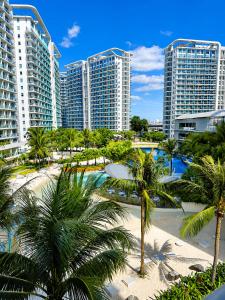 Azure Urban Resort by Oasis
