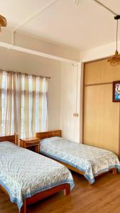 Casa Zo The Trio room with three single beds & balcony