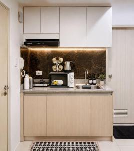 3BR With Balcony Near Burnham Park Sleeps 11