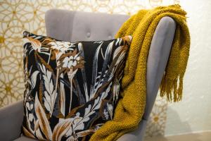 Luxury Designer Condo King Bed Panoramic View