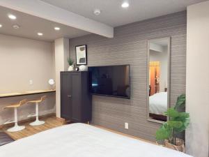 Ergonomic DeskNo Stairs! Queen Bed4min Metro711