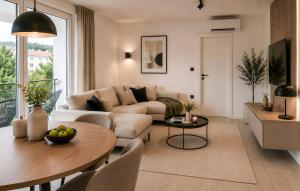 2 Bedroom Stunning Apartment In Rogoznica