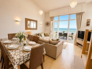 Family Coastal Retreat - Ocean Views - Private Balcony - Westward Ho!