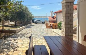 1 Bedroom Nice Apartment In Kustici