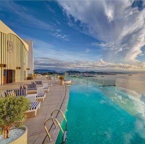 Crystal Bay Premier Suites