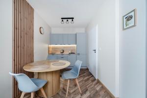 Nawrot Downtown Chic Studios by BookingHost
