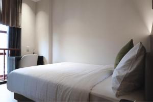 Asphodel Inn, 11 Hrs, Stay From 10PM - 9AM