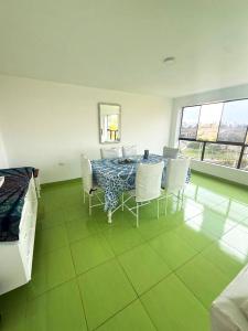 Exclusivo departamento cerca al mar para 12 personas
