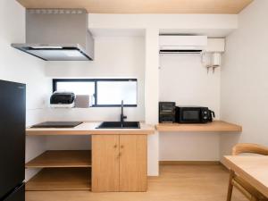 Direct Train to Namba & Shinsaibashi Traditional Japanese Machiya Private Garden