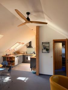 Einladende DG-Wohnung mitten im Starnberger 5-Seenland
