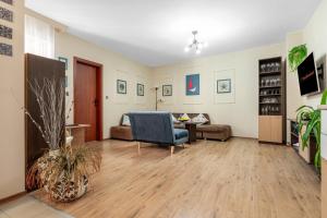 Spacious Family Apartment | Free Street Parking