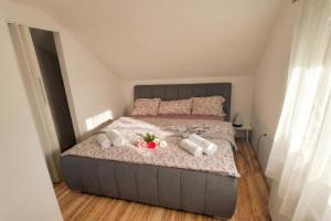 Zala House with Jacuzzi & Garden - Happy Rentals