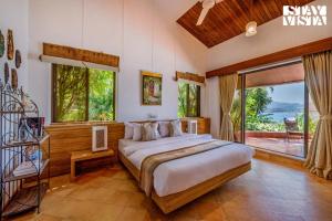 StayVista at Shambhala Lakeside - Infinity Pool & Karaoke