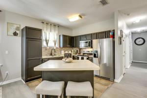 2 Mi to Dtwn! Jacksonville Escape w Private Yard