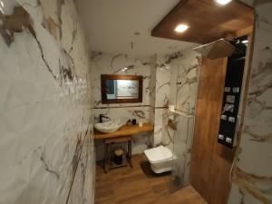 Beauti Luxury Stay Designer Bathroom