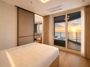 Emerson Suites Naksan