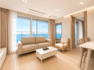 Emerson Suites Naksan