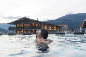 Suitehouse, Premium Apartments, Pools & Spa in Dolomites - by Familiaris