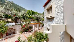 Epidavros Villas - Elia Garden Retreat with Shared Pool