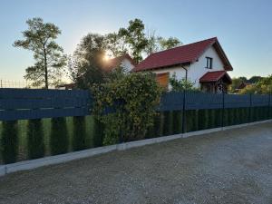 Domek przy łące