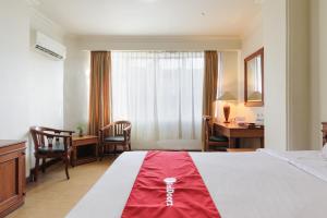 RedDoorz Hotel Budi near Palembang Indah Mall