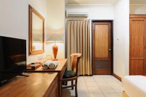 RedDoorz Hotel Budi near Palembang Indah Mall