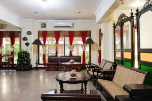 RedDoorz Hotel Budi near Palembang Indah Mall