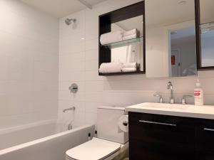 Modern Bright 3BR Family Condo Near Lansdowne & YVR