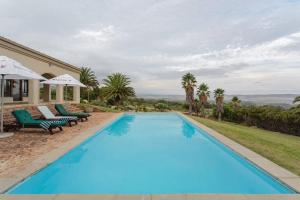 Barton Dove near Hermanus Pool Hot Tub