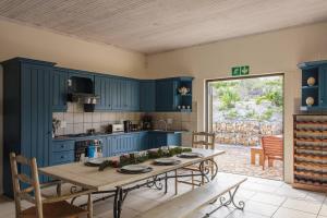 Barton Dove near Hermanus Pool Hot Tub