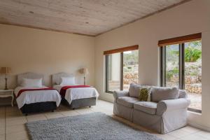 Barton Dove near Hermanus Pool Hot Tub