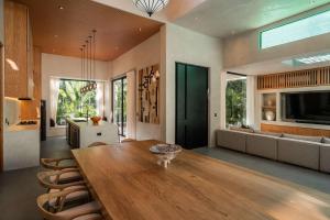 Casa W - Resort Style 8 bedroom Villa with 2 Pools