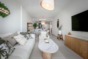 Luxury 2BD in Calanova Mijas with garage & pool