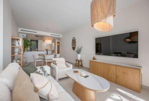 Luxury 2BD in Calanova Mijas with garage & pool