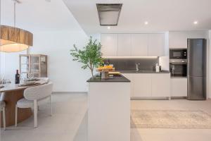 Luxury 2BD in Calanova Mijas with garage & pool
