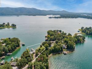 Stunning Lake Home w Private Dock Spa Fire Pit
