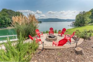 Stunning Lake Home w Private Dock Spa Fire Pit