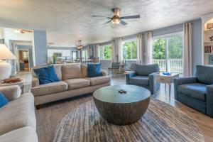 Stunning Lake Home w Private Dock Spa Fire Pit