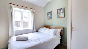 Comfortable 2-Bed Home in Brotton by MCPI Hosting, Ideal for Contractors with Free WiFi & Parking