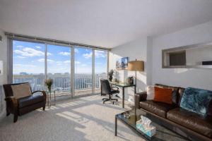 50th Floor Mag Mile Views Balcony Pool Gym