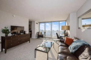 50th Floor Mag Mile Views Balcony Pool Gym